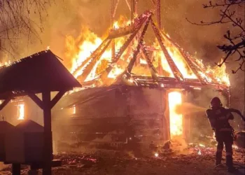 Catastrofă la Timișoara: Biserica Muzeului Satului Bănățean, monument din 1746, a ars integral