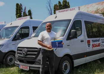 Moravița, în topul comunelor cu microbuze școlare noi